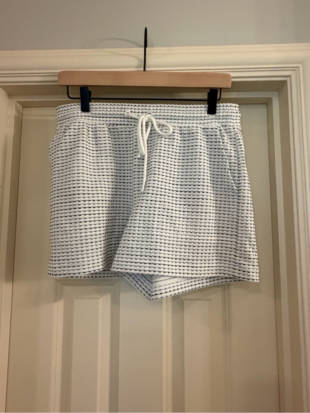 Lou & Grey White Textured Drawstring shorts